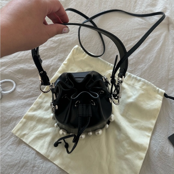 Fendi Mini Mon Tresor Pearl black bucket bag - Picture 2 of 15